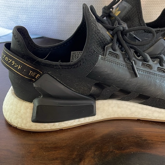 Adidas Men’s Sneakers NMD R1 V2 Boost Black Gold Shoes Men's Size 12 FZ2132 - Picture 4 of 9